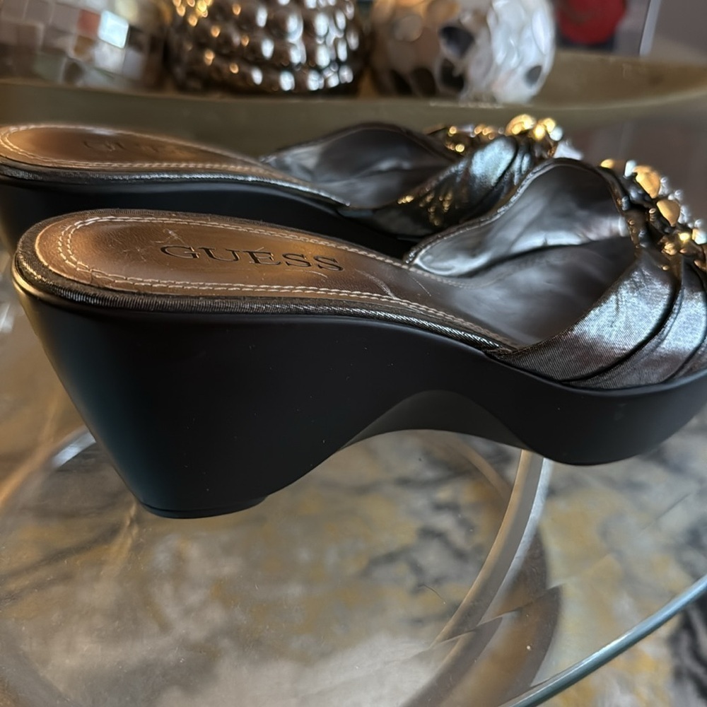 GUESS Women's Black silver Metalic Sandals